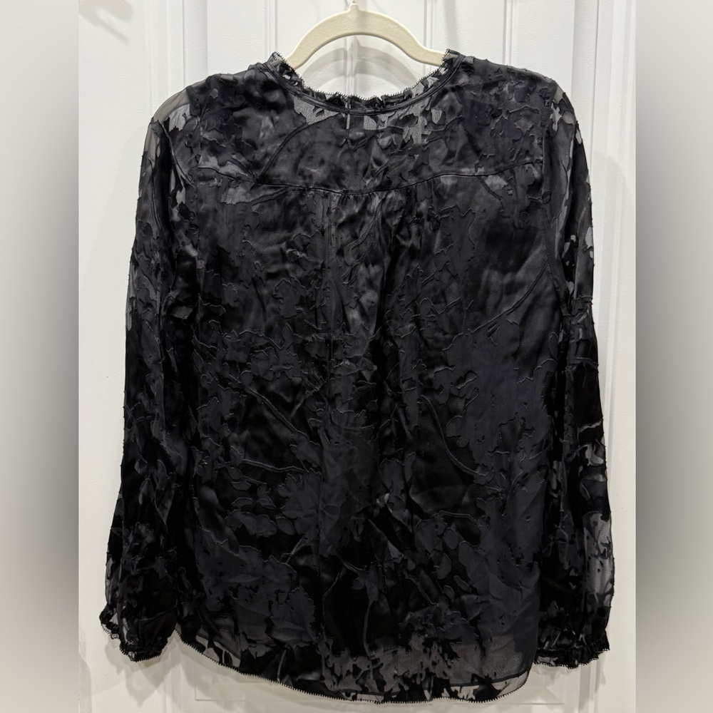 Diane von Furstenberg Women’s Size 2 Silk Blend Burnout Velvet Blouse EUC - Picture 4 of 4